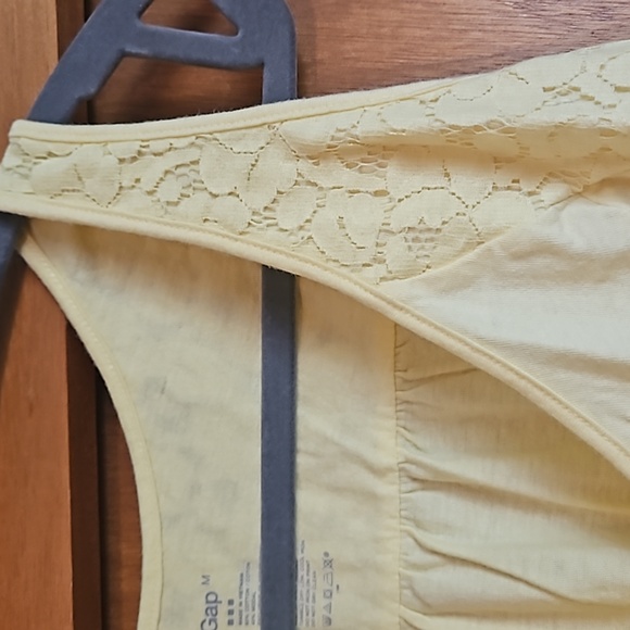 Gap tank sz medium - Picture 4 of 7